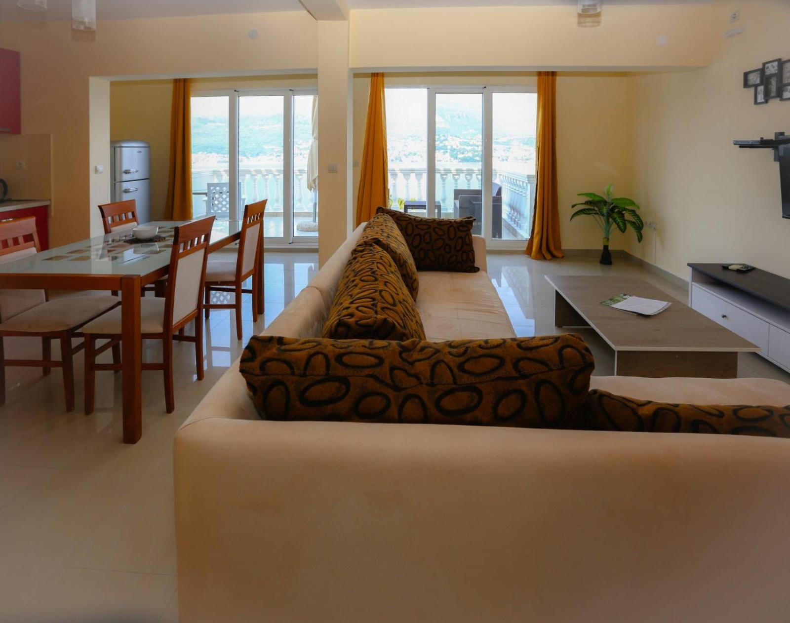 Mountain Bay Views Apartments Нивице Экстерьер фото